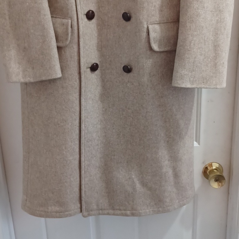 Elegant Tan Double-Breasted Trench Coat - Picture 6 of 13